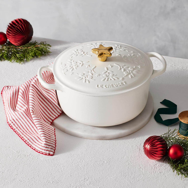 Le Creuset Signature Cast Iron 24cm Christmas Noel Casserole - Cotton