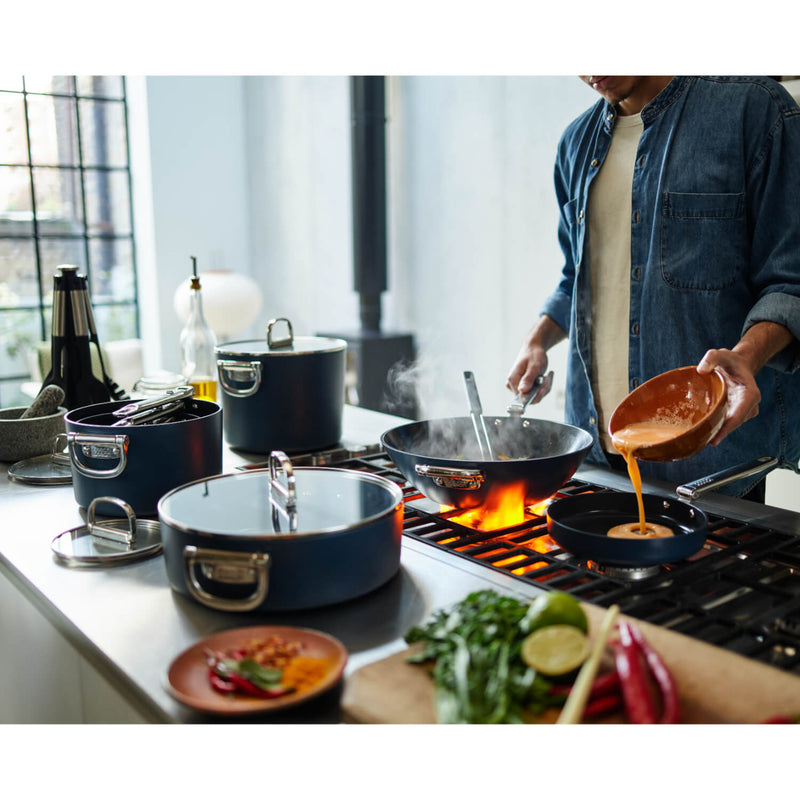 Joseph Joseph Space 28cm Non-Stick Folding Handle Shallow Casserole Pan - Midnight Blue