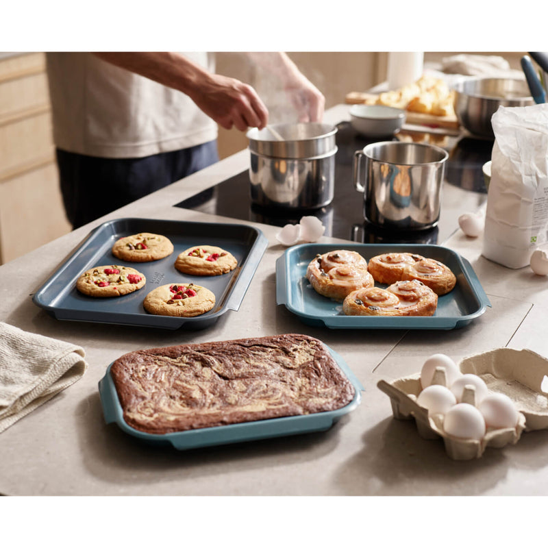 Joseph Joseph Nest™ Bake Oven Non-Stick 3 Piece Baking Tray Set - Blue