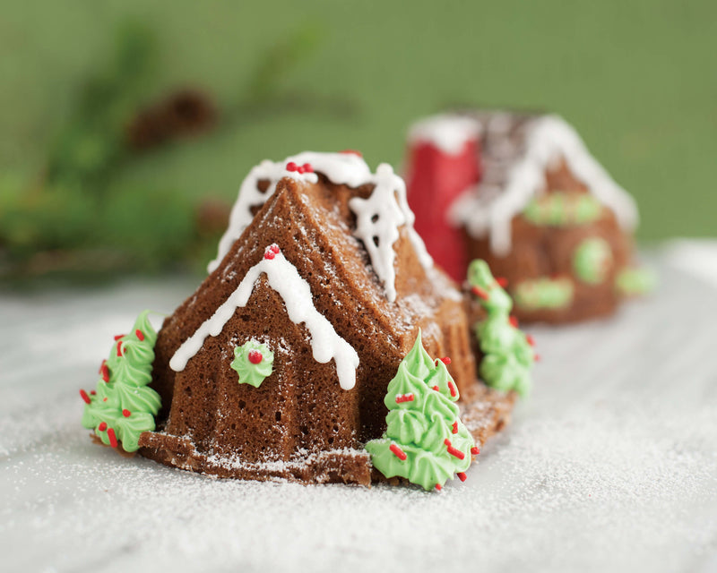 Nordic Ware Gingerbread House Duet Aluminium Pan