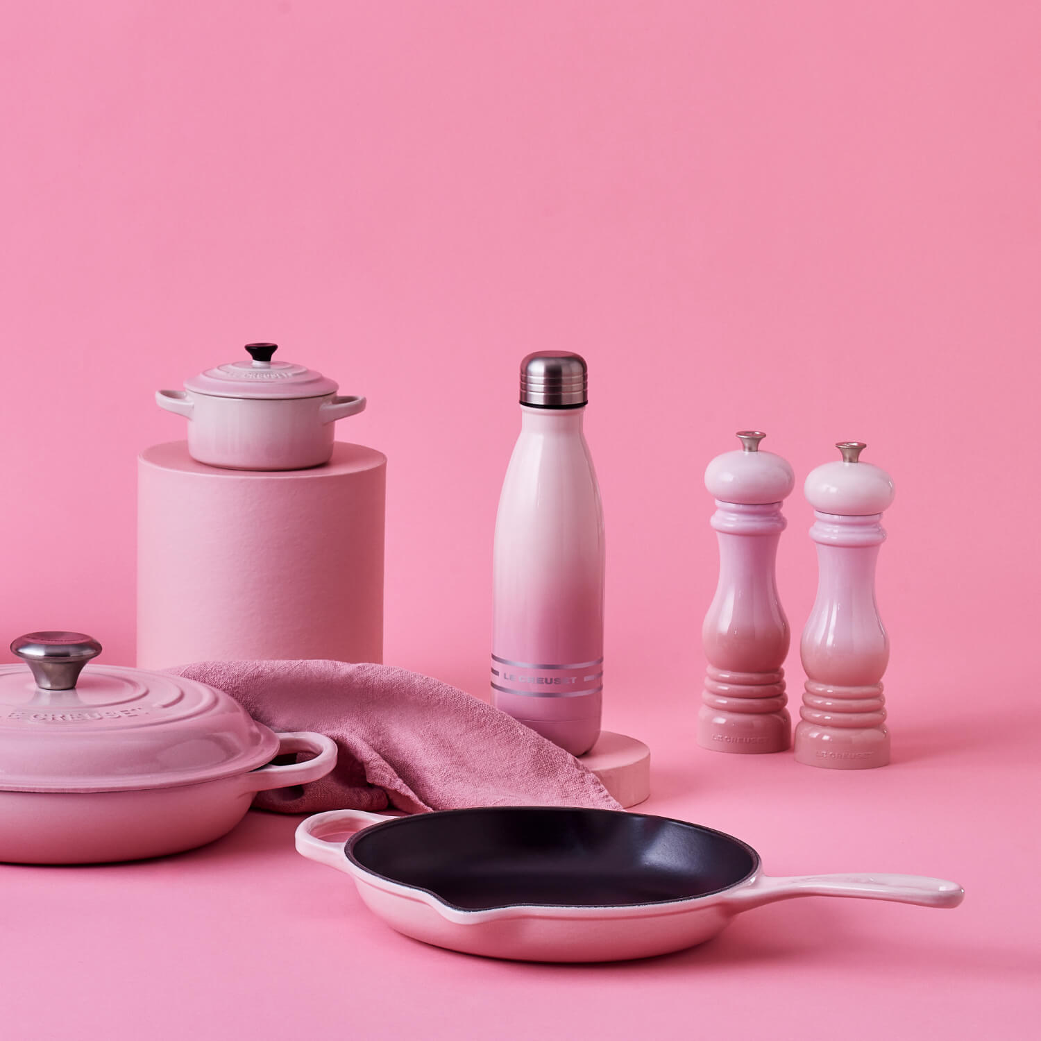 https://www.potterscookshop.co.uk/cdn/shop/products/44002217770000-Le-Creuset-Classic-Salt-Mill-Shell-Pink-Lifestyle.jpg?v=1675689598