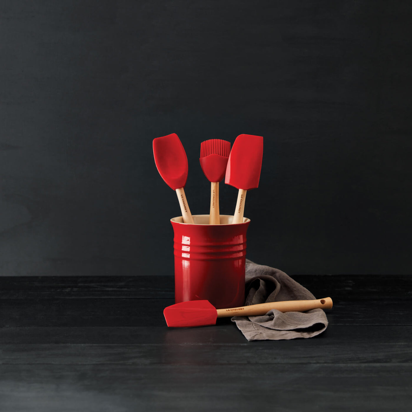 Le Creuset store RQ BBQ Pot w/ Silicone Pastry Brush Set