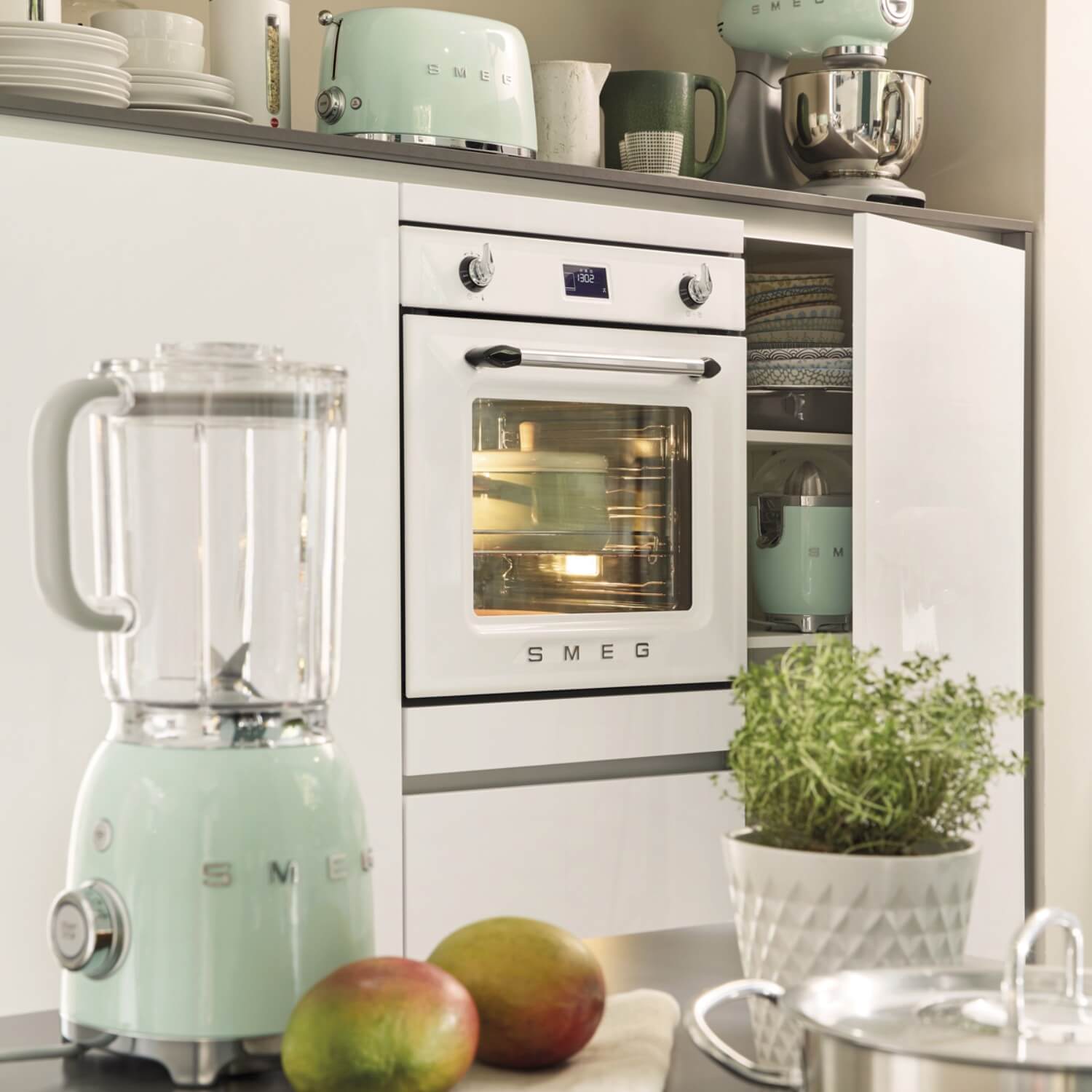 Smeg pastel 2024 green kettle